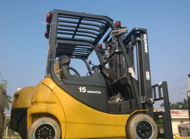 Xe nâng điện 1.5 tấn model Komatsu FB15-12 cũ