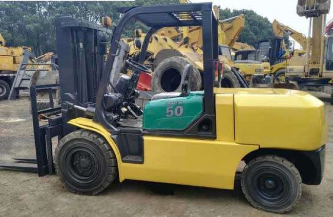 Hình ảnh xe nâng Komatsu 5 tấn FD50AT-10 tại Phúc Lâm