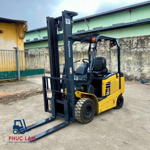 xe-nang-dien-komatsu-2.5-tan