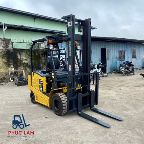 xe-nang-dien-komatsu-2.5-tan