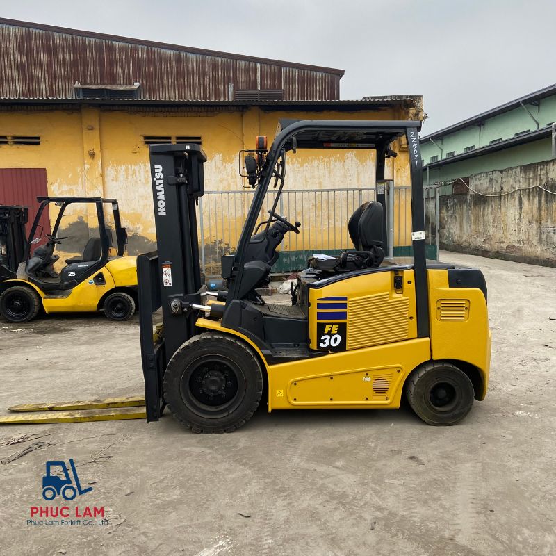 Xe nâng điện Komatsu 3 tấn bình khô sạc nhanh FE30-1 cũ