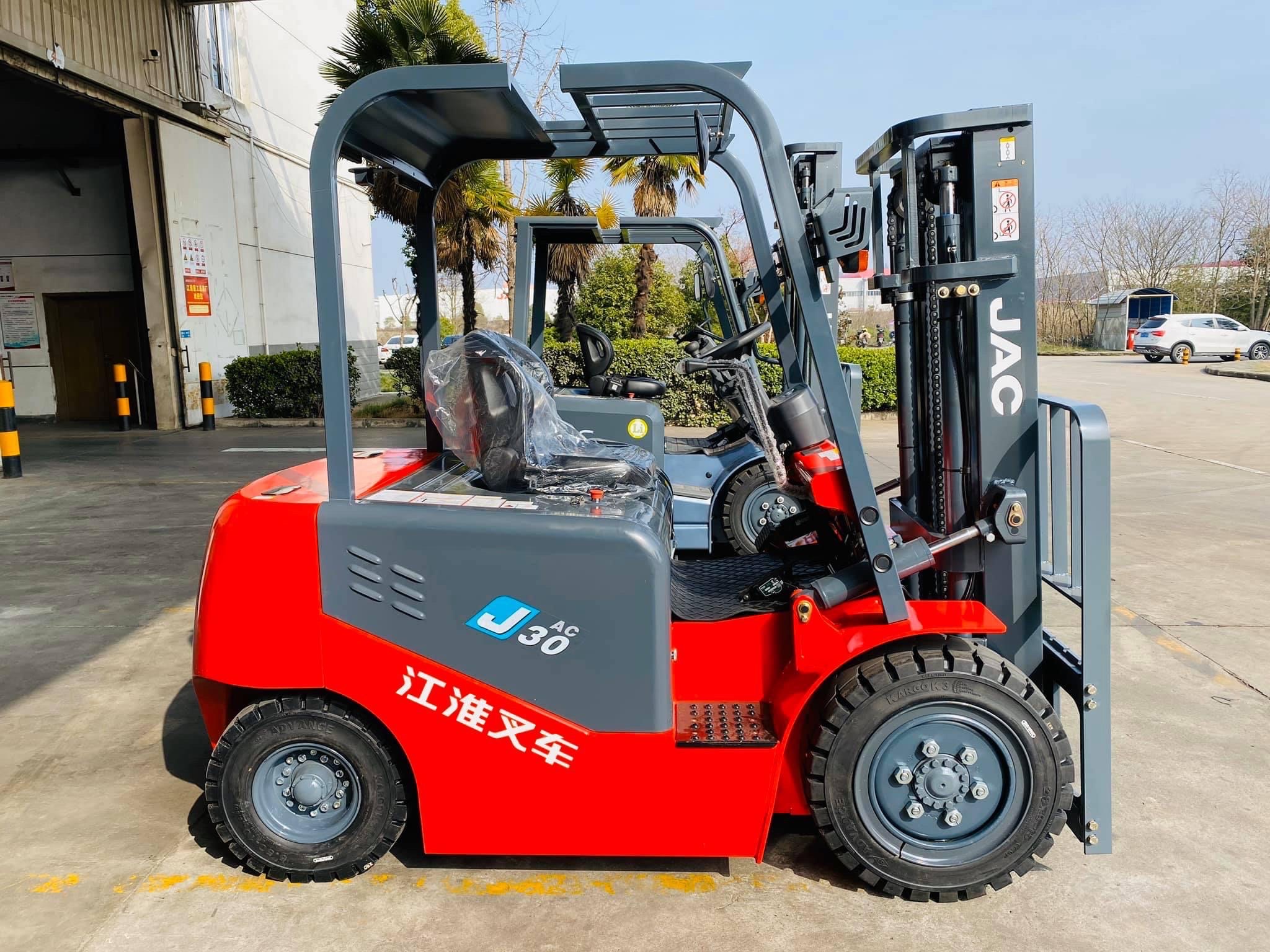 Tại sao cần bảo trì xe nâng thường xuyên?