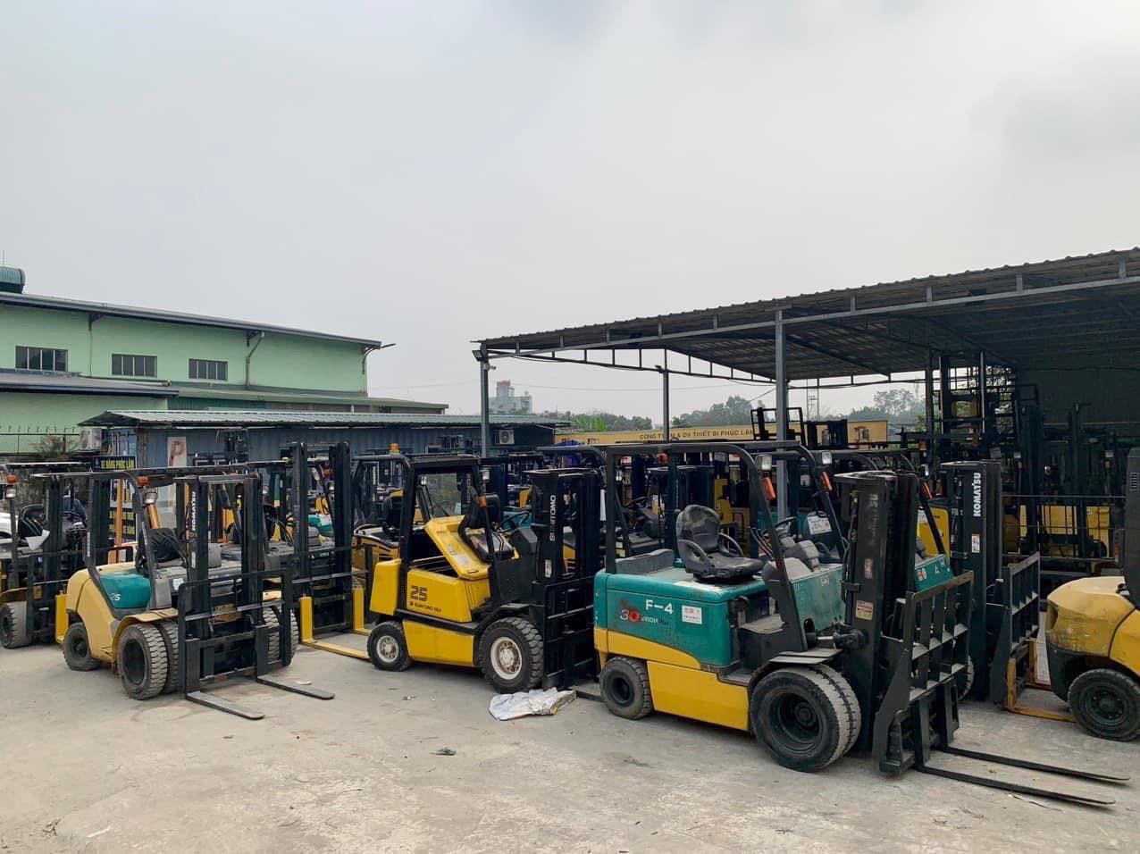 Bãi xe nâng Phúc Lâm