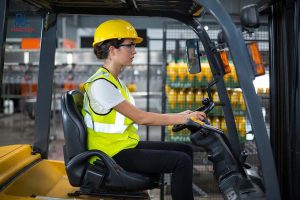 Hướng Dẫn Các Bước Lái Xe Nâng Hàng 2.5 Tấn An Toàn, Hiệu Quả