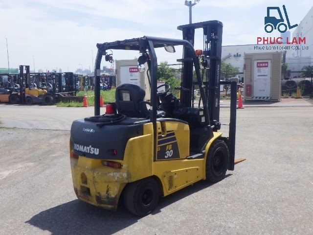 Xe nâng dầu Komatsu 2.5 tấn model FD25T-16 cũ