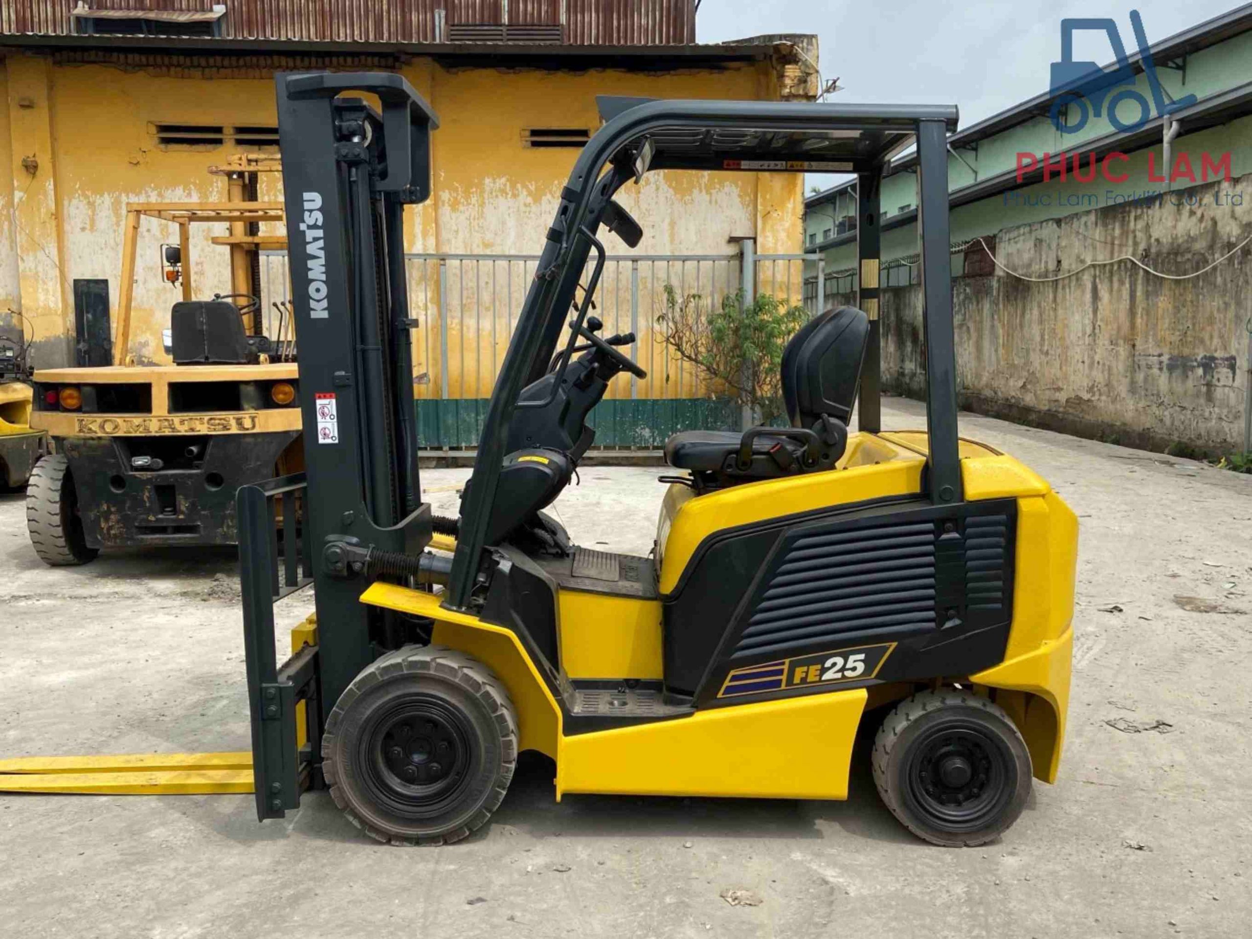 Xe nâng điện Komatsu 2.5 tấn model FE25-2 cũ