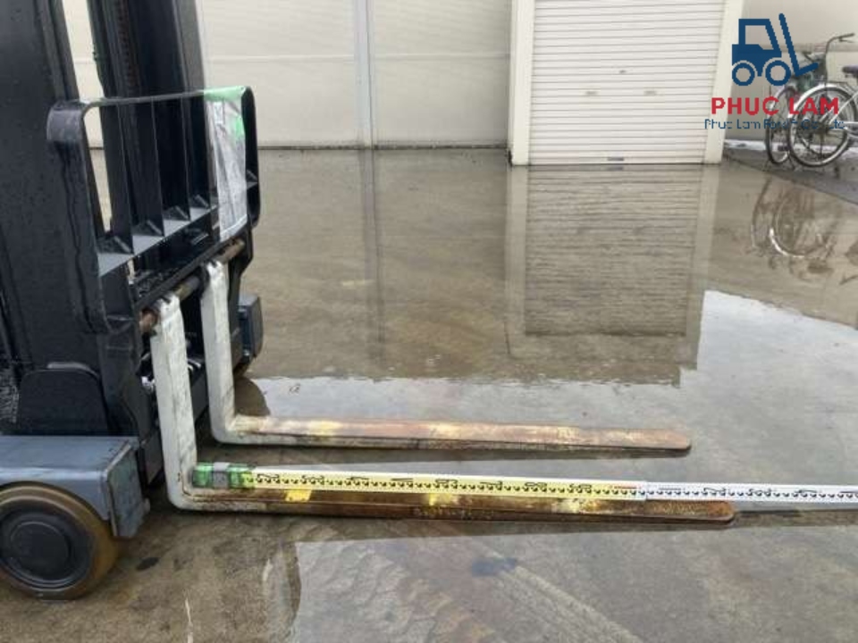 Xe nâng điện đứng lái Toyota 1.5 tấn model 8FBR15 cũ