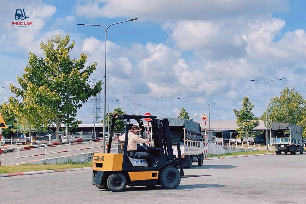 Xe nâng trôi khỏi vị trí đỗ