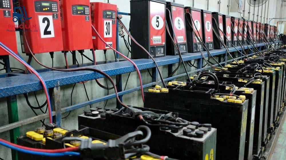 Những lưu ý khi sạc ắc quy xe nâng điện