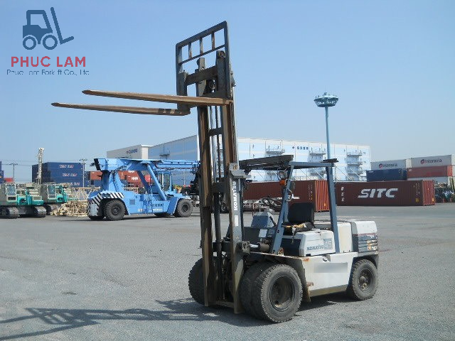 Xe nâng dầu Komatsu 4.5 tấn model FD45-5 cũ