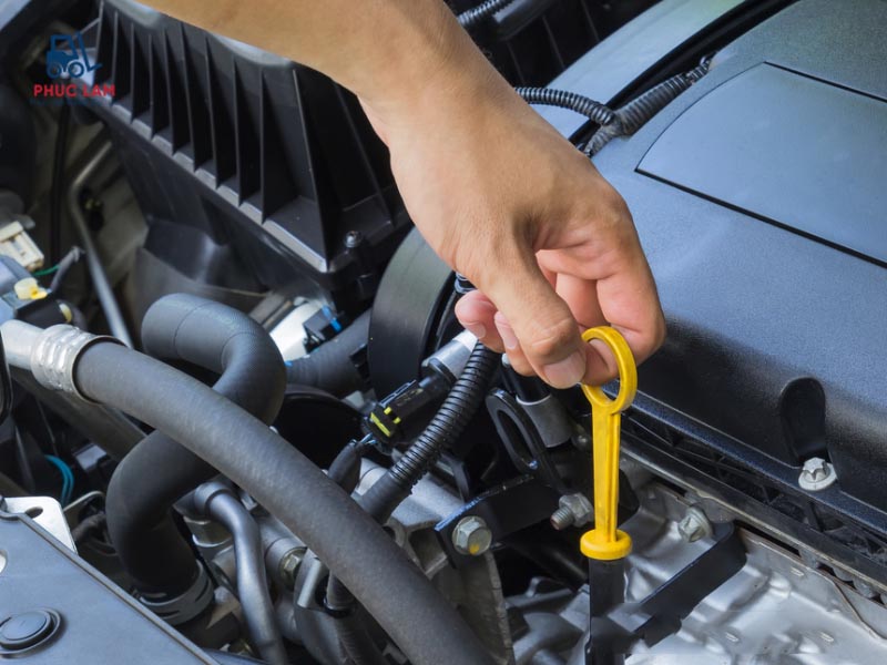 Cách kiểm tra dầu thủy lực xe nâng