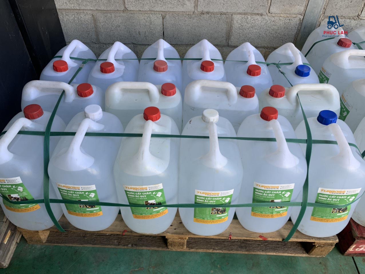 Vai trò nước cất châm bình ắc quy