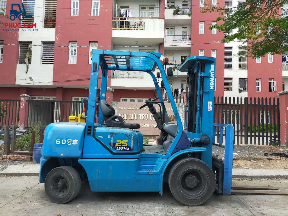 Xe nâng Komatsu 2,5 tấn chui công Xe nâng Komatsu 2,5 tấn chui công