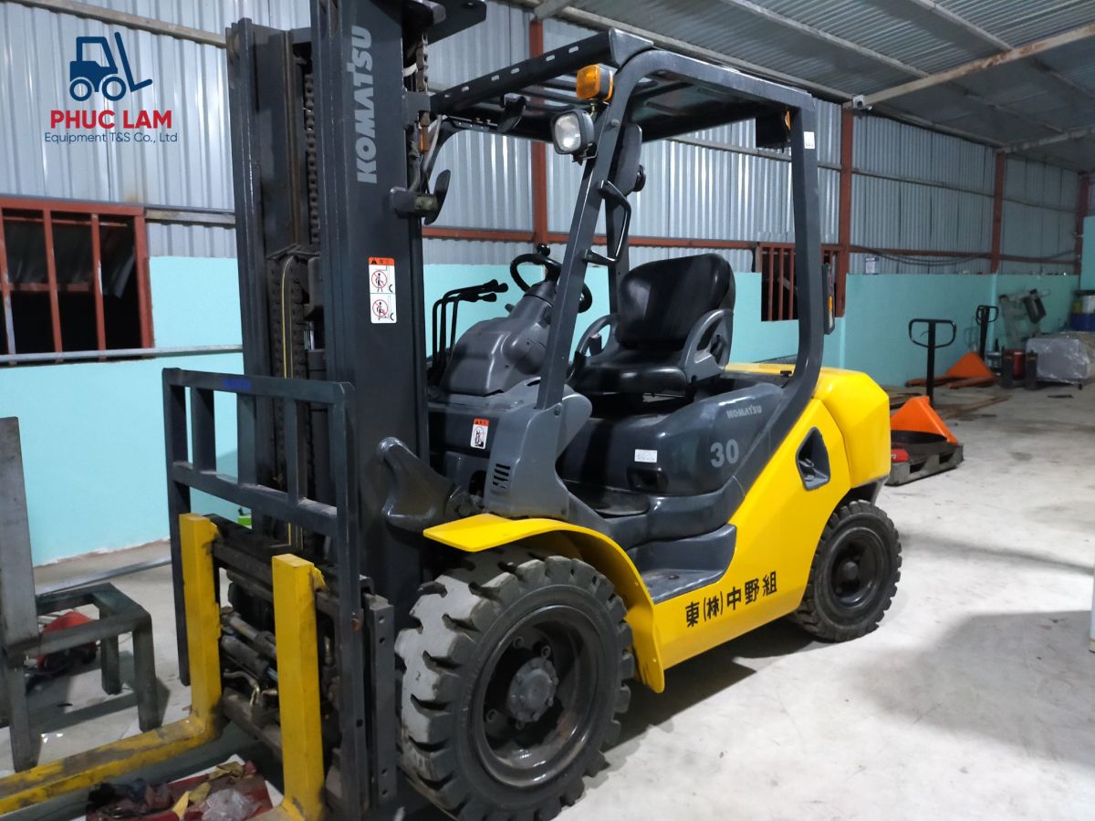 Xe nâng Komatsu 3 tấn chui công Xe nâng Komatsu 3 tấn chui công