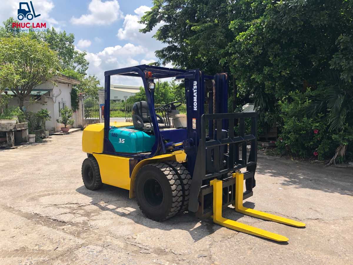 Xe nâng Komatsu FD35AT-17