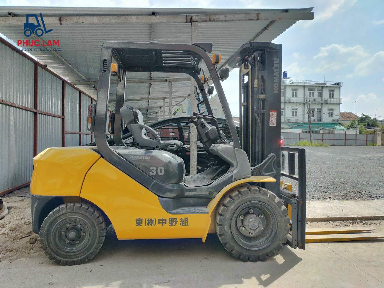 Xe nâng Komatsu chui công Xe nâng Komatsu chui công