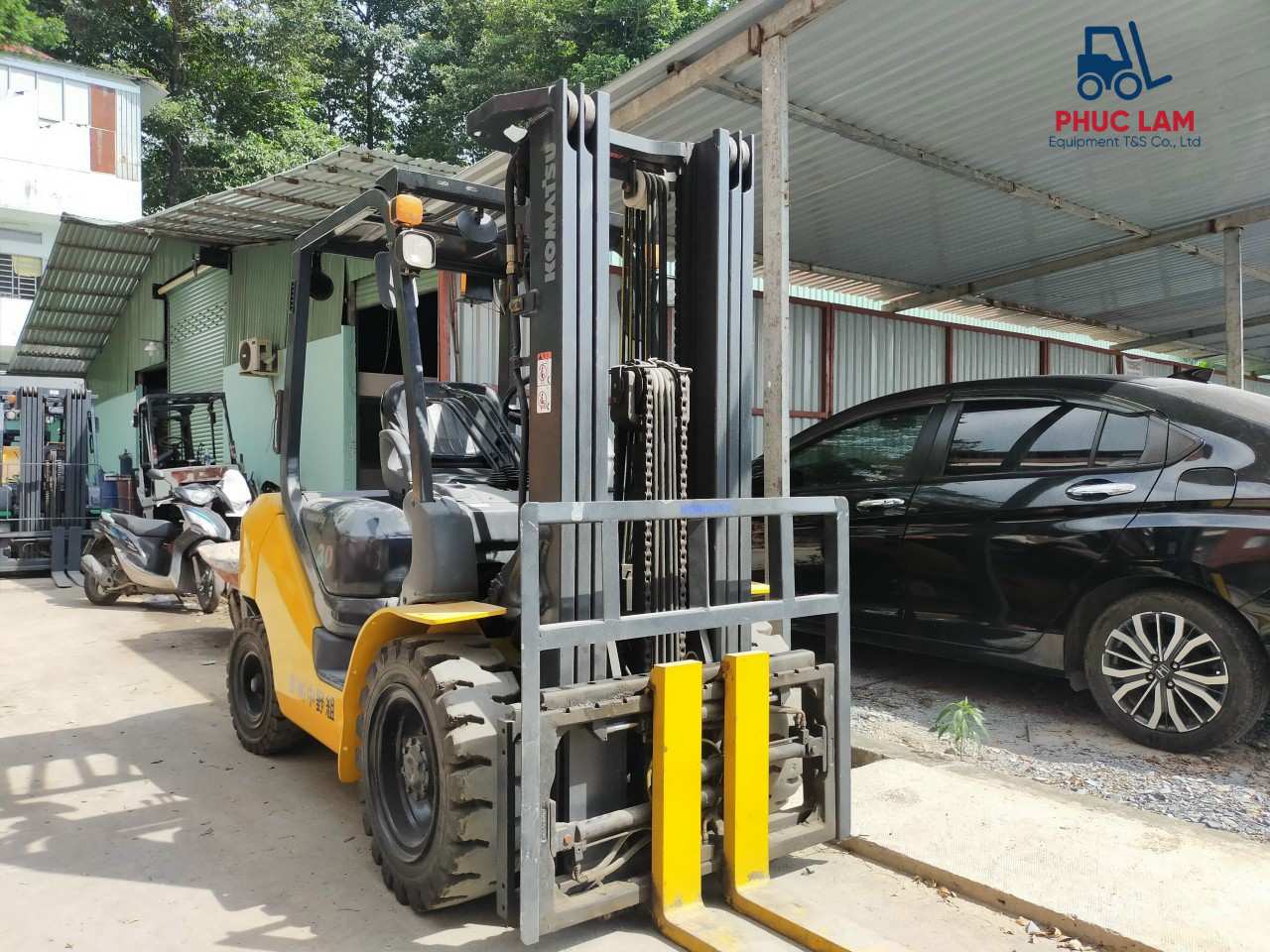 Xe nâng Komatsu chui công Xe nâng Komatsu chui công