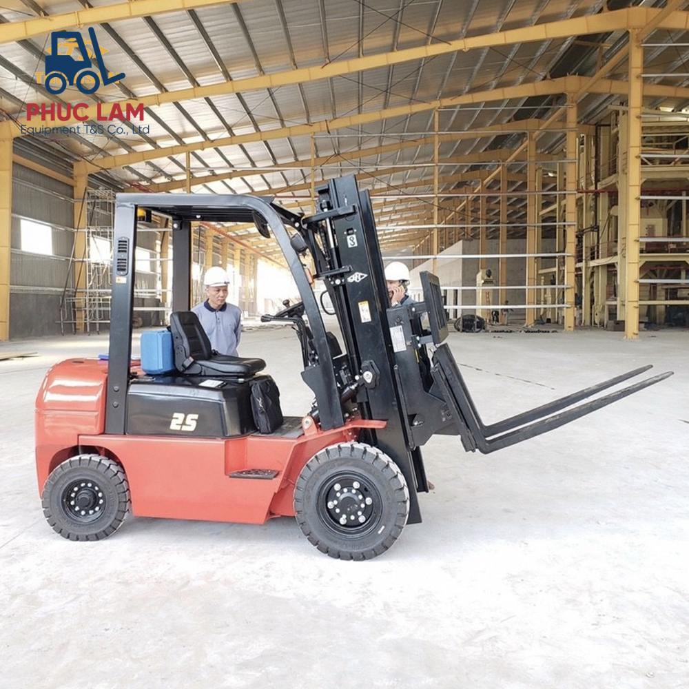 Xe nâng Komatsu gắn bộ gật gù