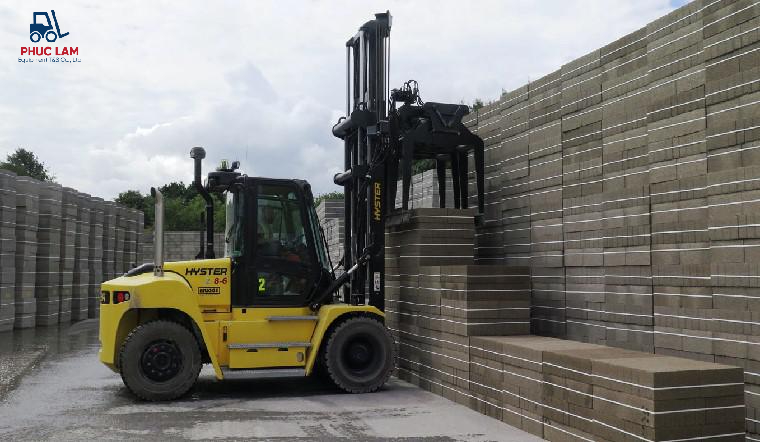 Xe nâng dầu chụp gạch Xe nâng dầu chụp gạch