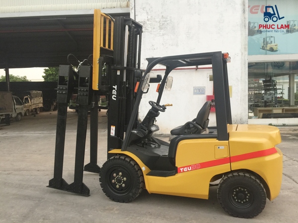 Xe nâng dầu kẹp gạch