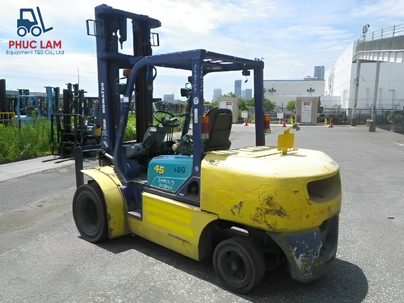 Xe nâng dầu ngồi lái Komatsu 4.5 tấn model FD45T-7 cũ