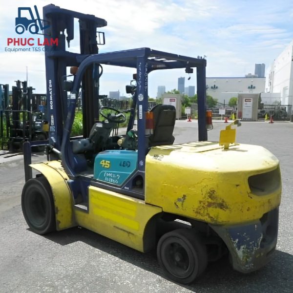 Xe nâng dầu ngồi lái Komatsu 4.5 tấn model FD45T-7 cũ