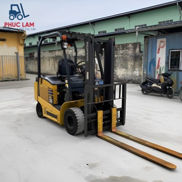 Xe nâng điện ngồi lái komatsu 2.5 tấn model FE25-1 cũ