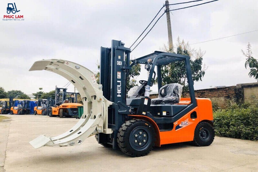 Xe nâng gắn kẹp giấy