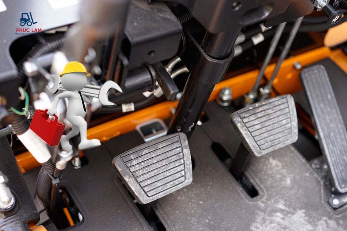 Phanh xe nâng gặp trục trặc