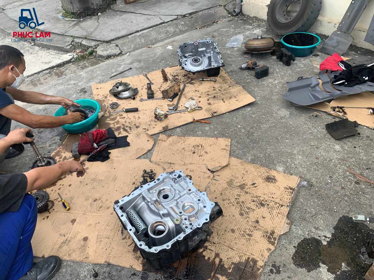Sửa chữa hộp số xe nâng
