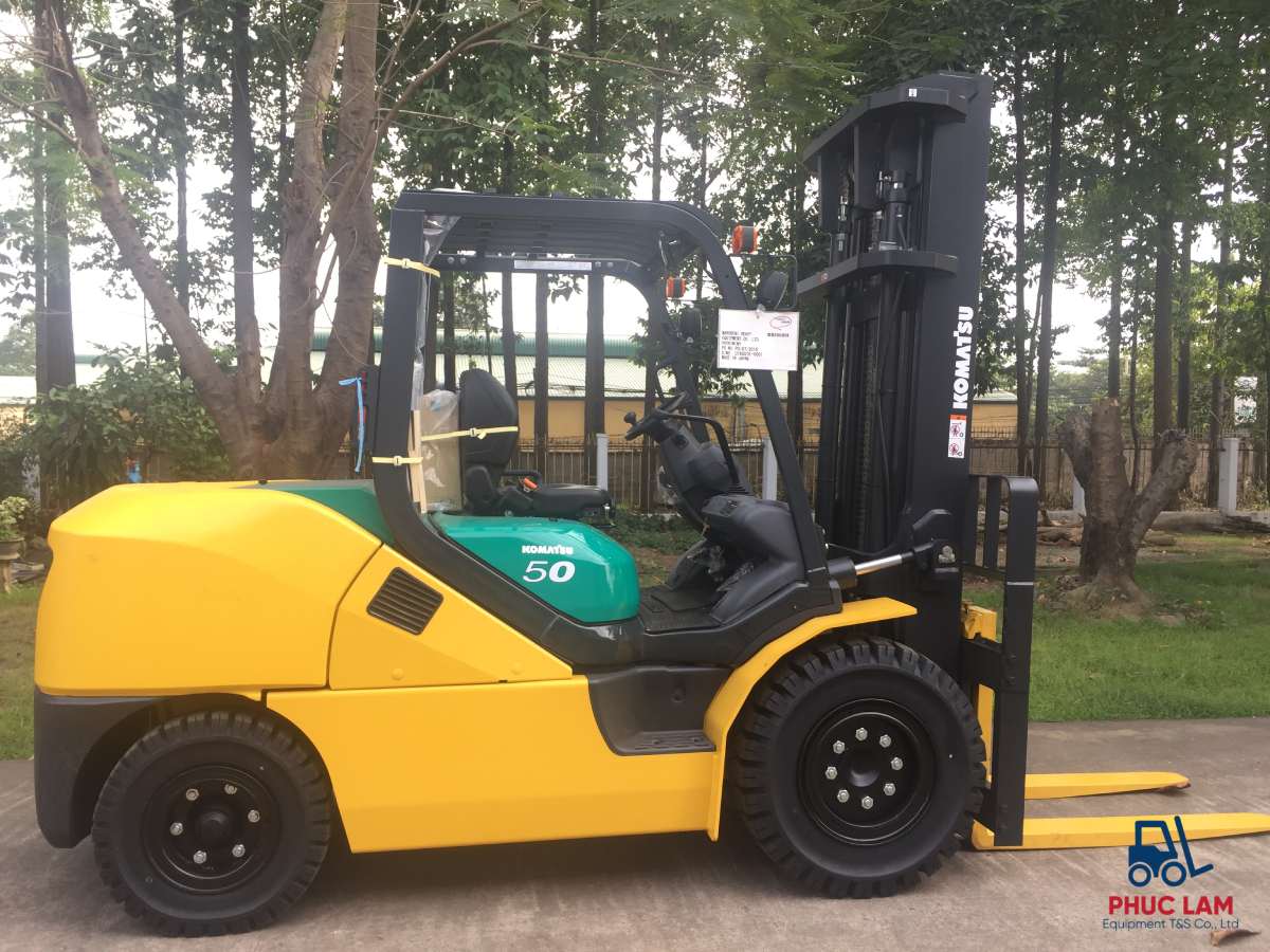 Xe nâng dầu 5 tấn Komatsu