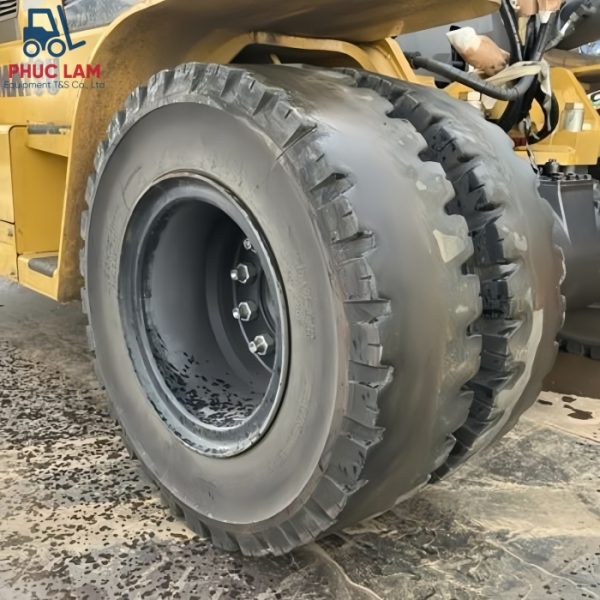 Xe nâng dầu Komatsu 8.0 tấn model FH80-2 cũ