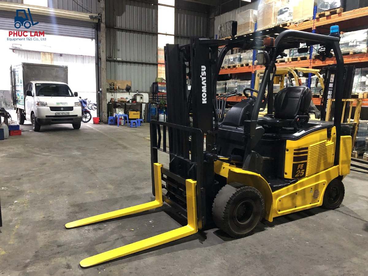 Xe nâng điện Komatsu pin khô Lithium