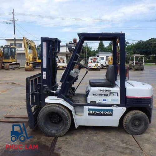 Xe nâng dầu ngồi lái Komatsu 2.5 tấn model FD25-11 cũ