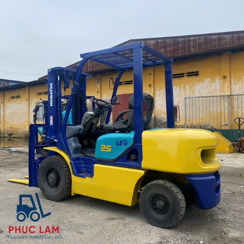 Xe nâng dầu Komatsu 2.5 tấn model FD25C-12 cũ có sẵn