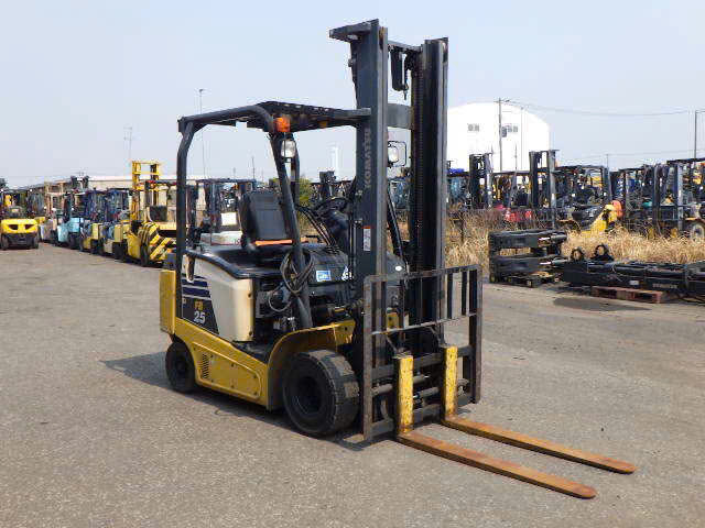 z6498991167172_b8f3db42a3b523bde8781b93cd2e2799 Xe nâng komatsu 2,5 tấn