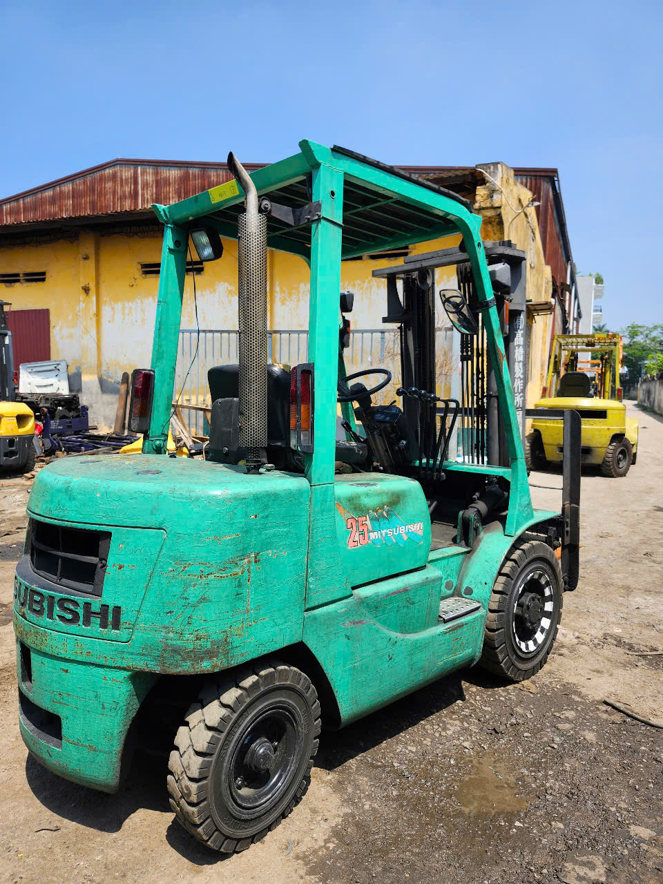 Xe Nâng Dầu Mitsubishi 2.5 Tấn FD25 – Hiệu Suất Ổn Định