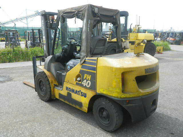 xe nâng dầu Komatsu 4 tấn