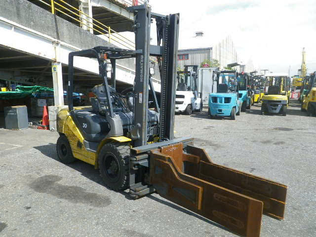 Xe nâng dầu Komatsu 3T FD30T-17 kẹp vuông