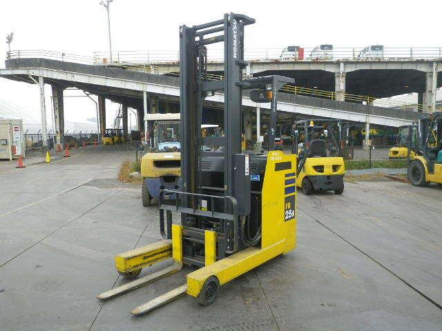 Xe nâng điện komatsu 2.5 tấn đứng lái FR25S-1