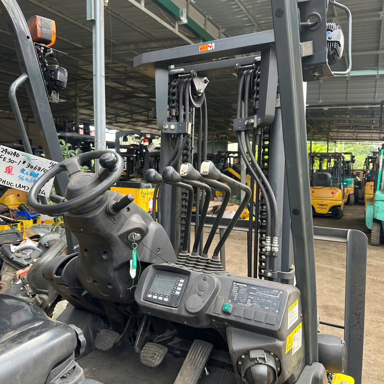 Xe nâng điện Komatsu 3 t FE30 (3)