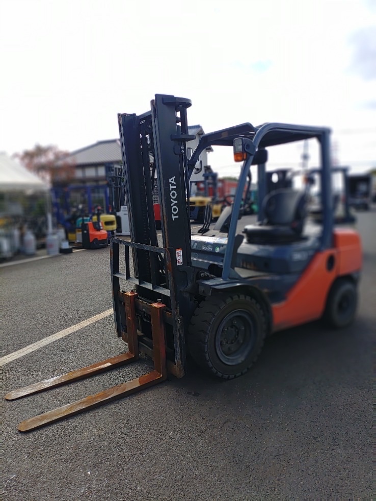 Xe nâng dầu Toyota 3 tấn