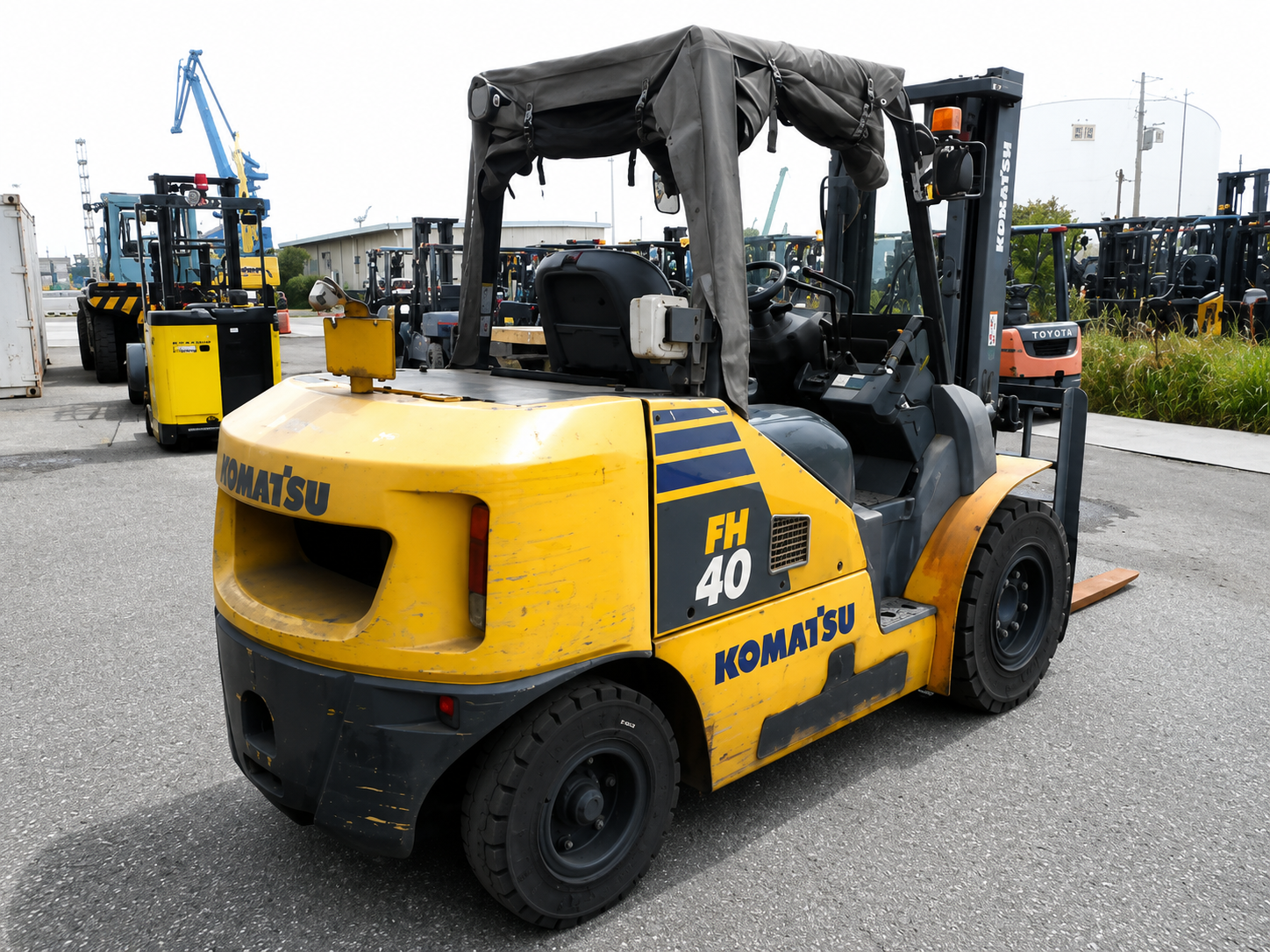 So sánh xe nâng Komatsu cũ và xe mới, nên chọn loại nào?