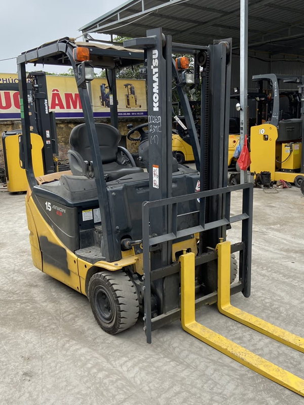 Xe Komatsu nâng điện ngồi lái 1,5 tấn FB15ML-12