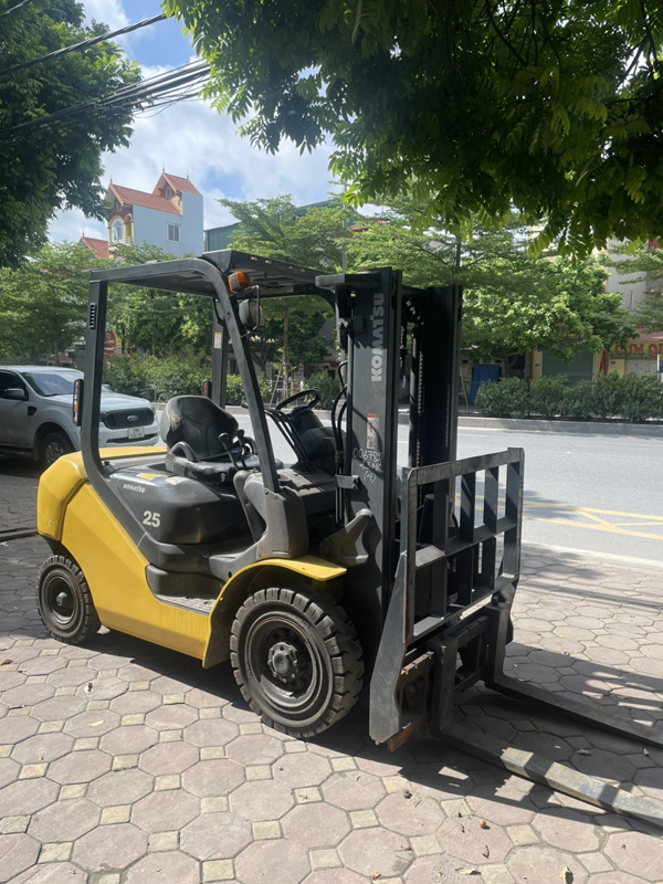 Xe nâng dầu 2.5 tấn Komatsu FD25C-17 - Ảnh 2