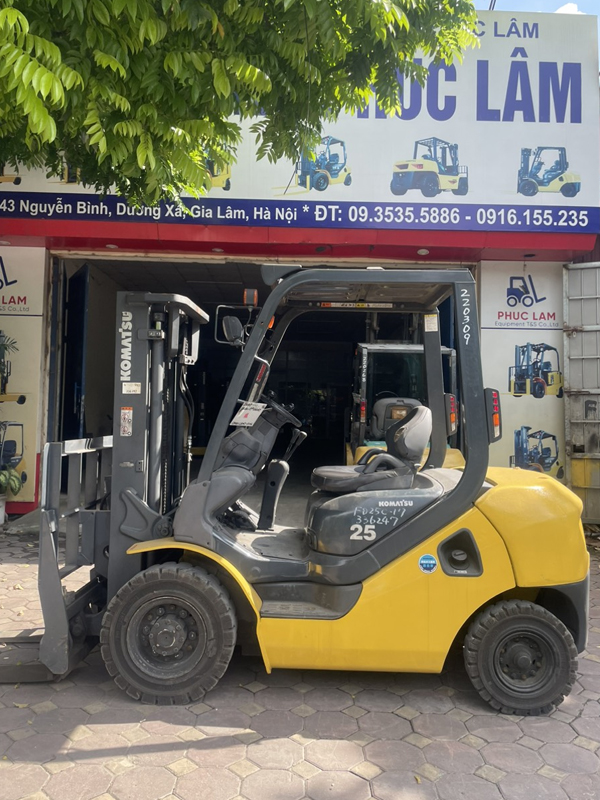 Xe nâng dầu 2.5 tấn Komatsu FD25C-17 - Ảnh 4