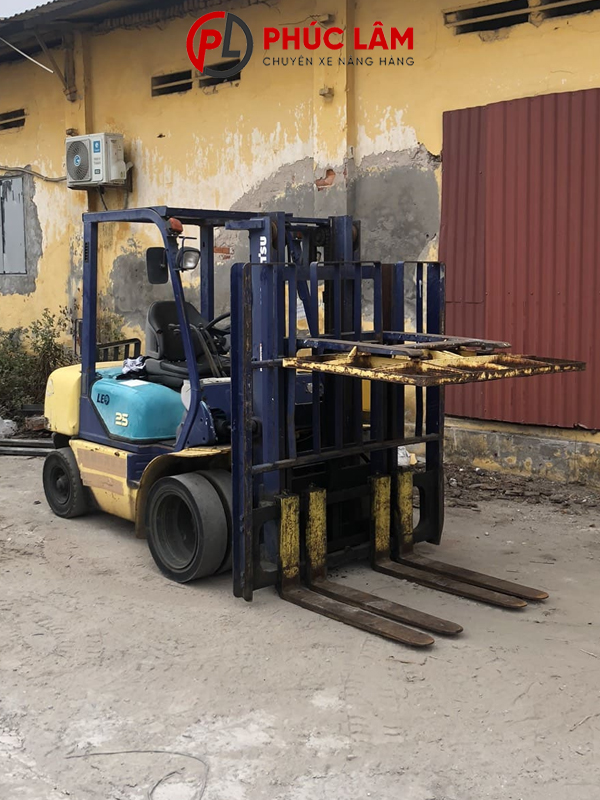 Xe nâng dầu Komatsu ngồi lái 2.5 tấn FD25T-12