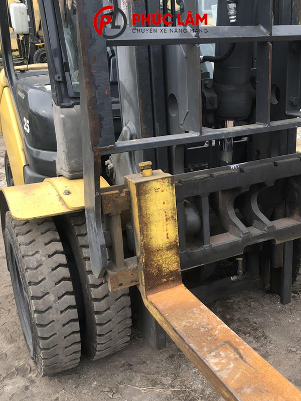 Xe nâng cũ chạy dầu 2.5 tấn Komatsu FD25T-17 - Ảnh 3