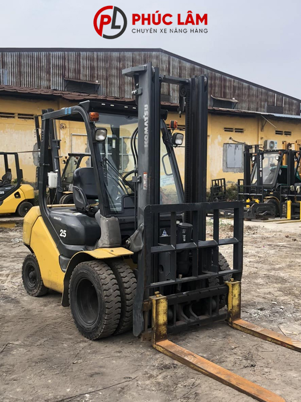 Xe nâng cũ chạy dầu 2.5 tấn Komatsu FD25T-17 - Ảnh 4