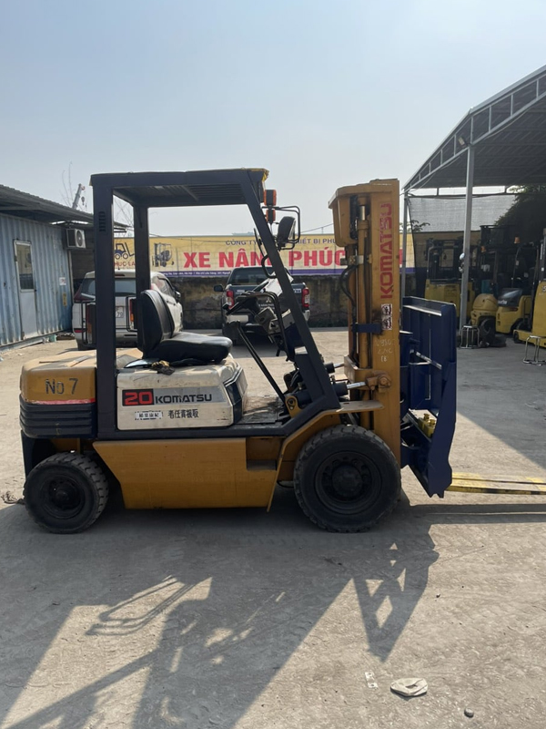 Xe nâng dầu 2 tấn Komatsu FD20-11